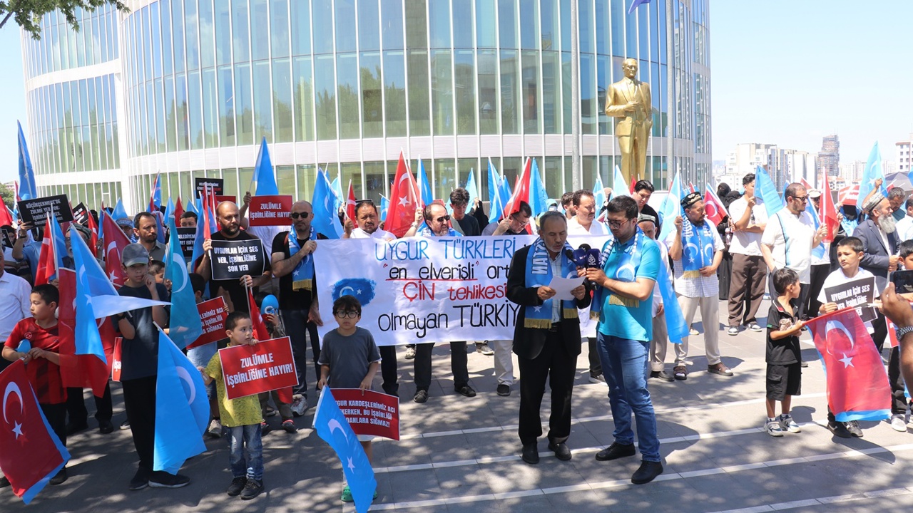 Doğu Türkistanlılardan "Küçükçekmece'de Çin İstemiyoruz!" protestosu