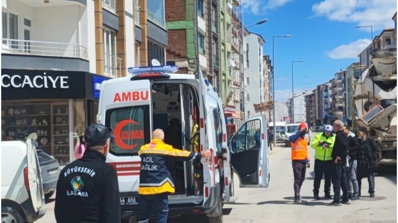 Malatya'da minibüs ile hafif ticari araç çarpıştı: 2 yaralı