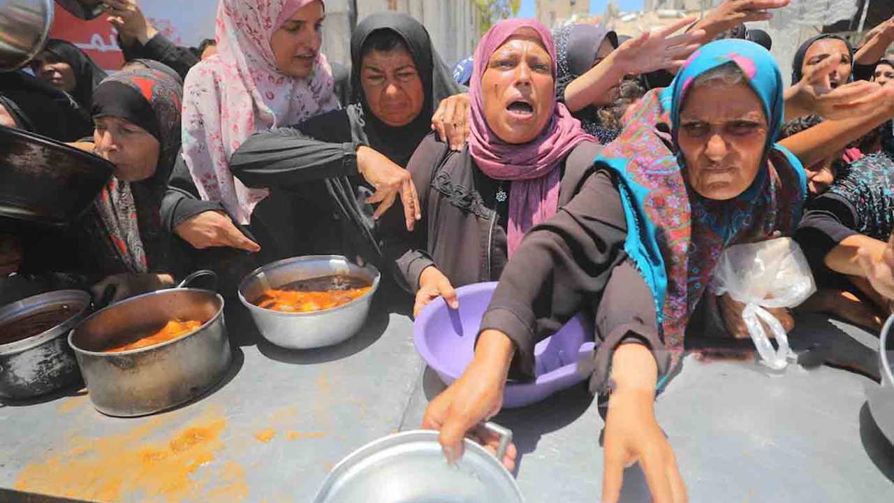 Gazze'de açlığın en ağır yükü: Kırılan onurlar