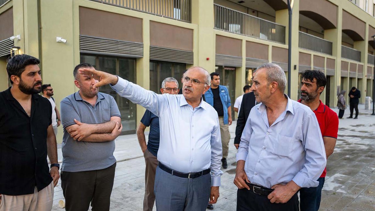 Malatya Büyükşehir Başkanı Er çarşı merkezinde incelemelerde bulundu