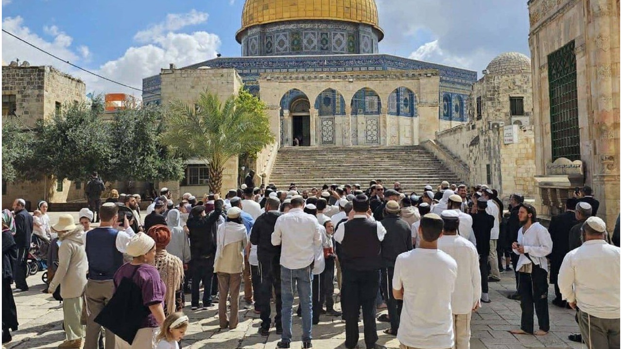 İşgalci siyonistler Mescid-i Aksa’ya baskın düzenledi