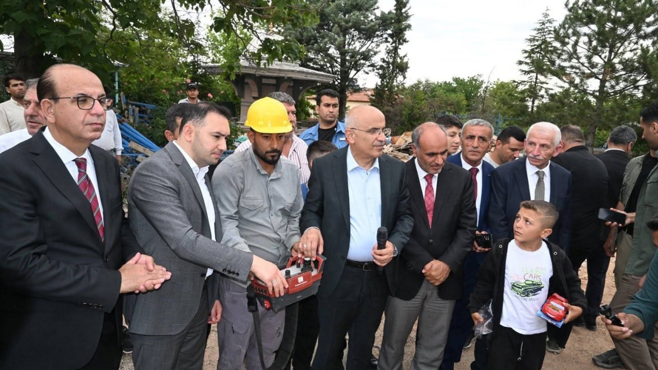 Kur&rsquo;an-ı Kerim tilavetiyle başlayan programda yapılan duaların ardından ca