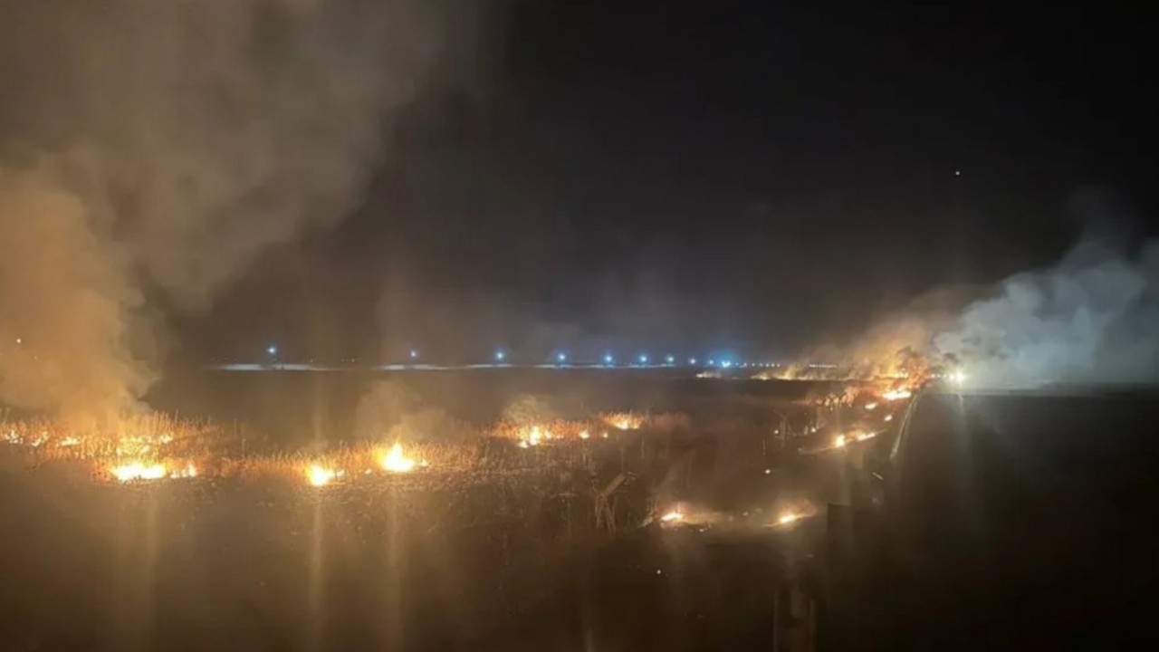 Mardin’de yerleşim alanlarına sıçrayan anız yangınları kontrol altına alındı 