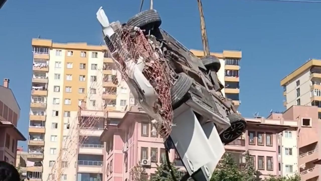 Gaziantep'te otomobil inşaat alanına düştü