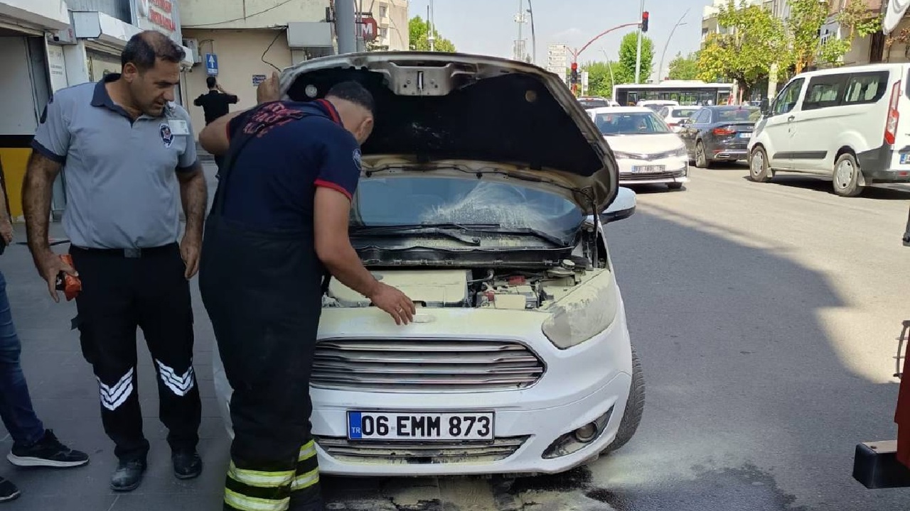 Batman'da seyir halindeki hafif ticari araçta yangın paniği