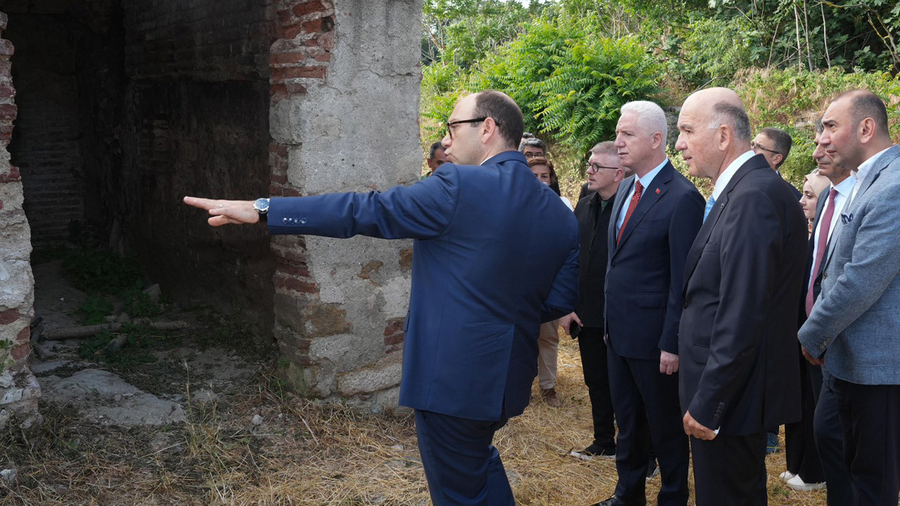 Vali Gül, Osmanlı Köyü kazı alanında incelemelerde bulundu