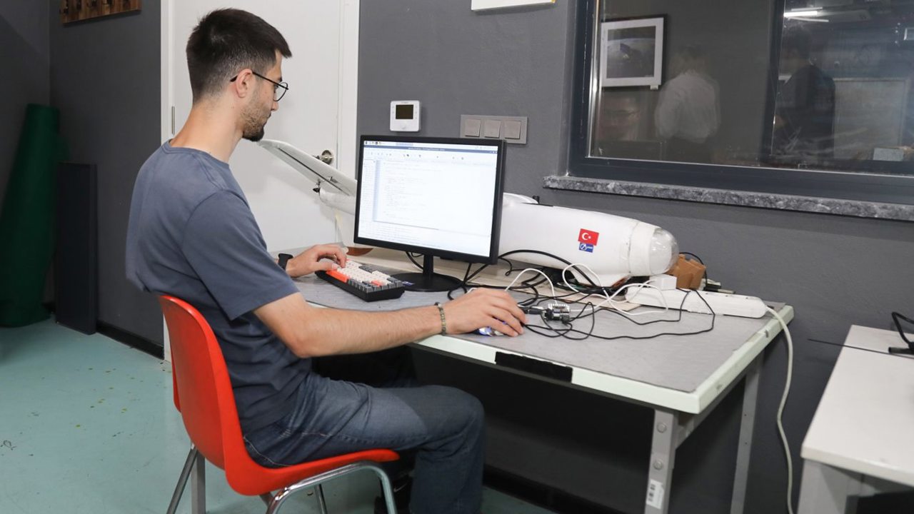 Bursalı öğrenciler uluslararası İHA yarışmasında dünya üçüncüsü oldu
