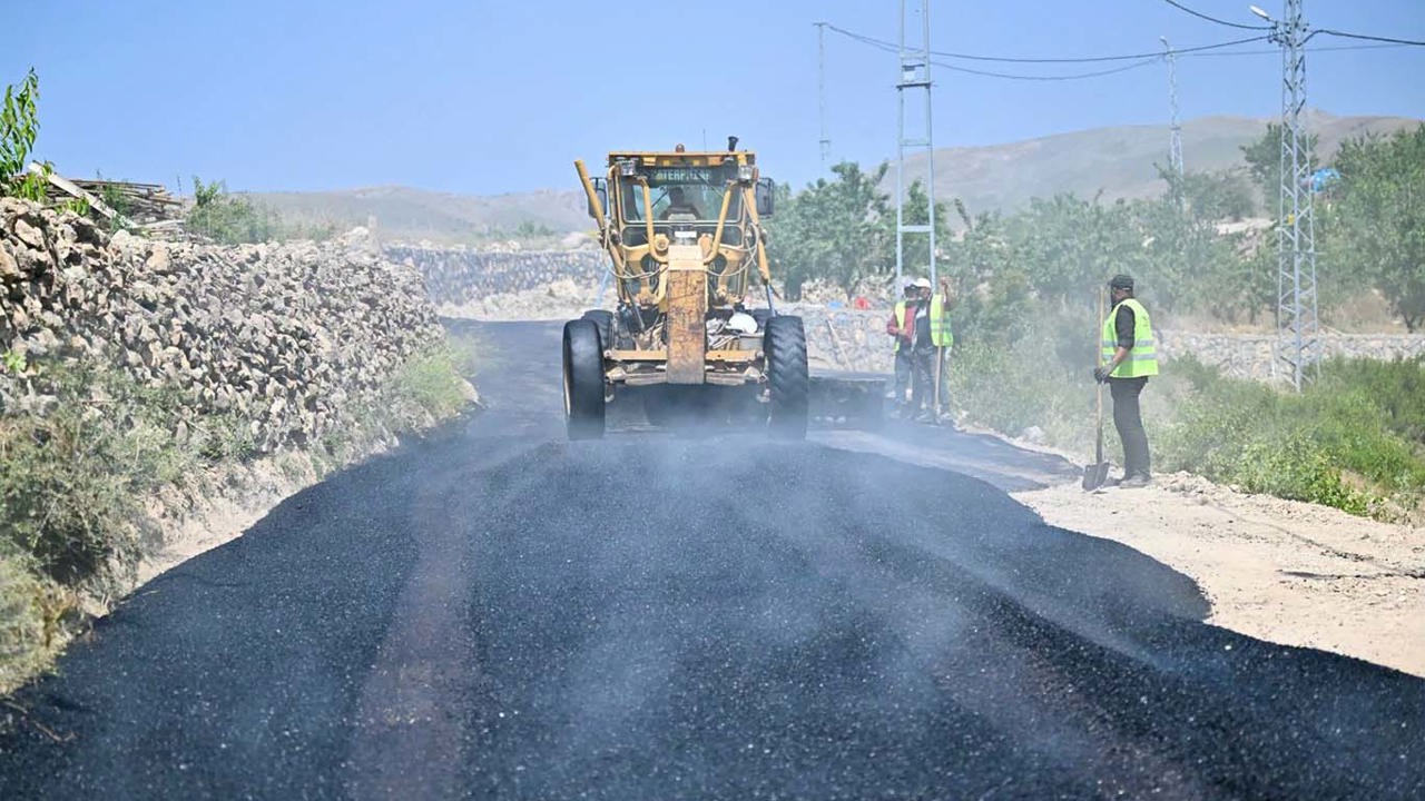Malatya'da Konak TOKİ Konutları için asfalt çalışmaları başladı