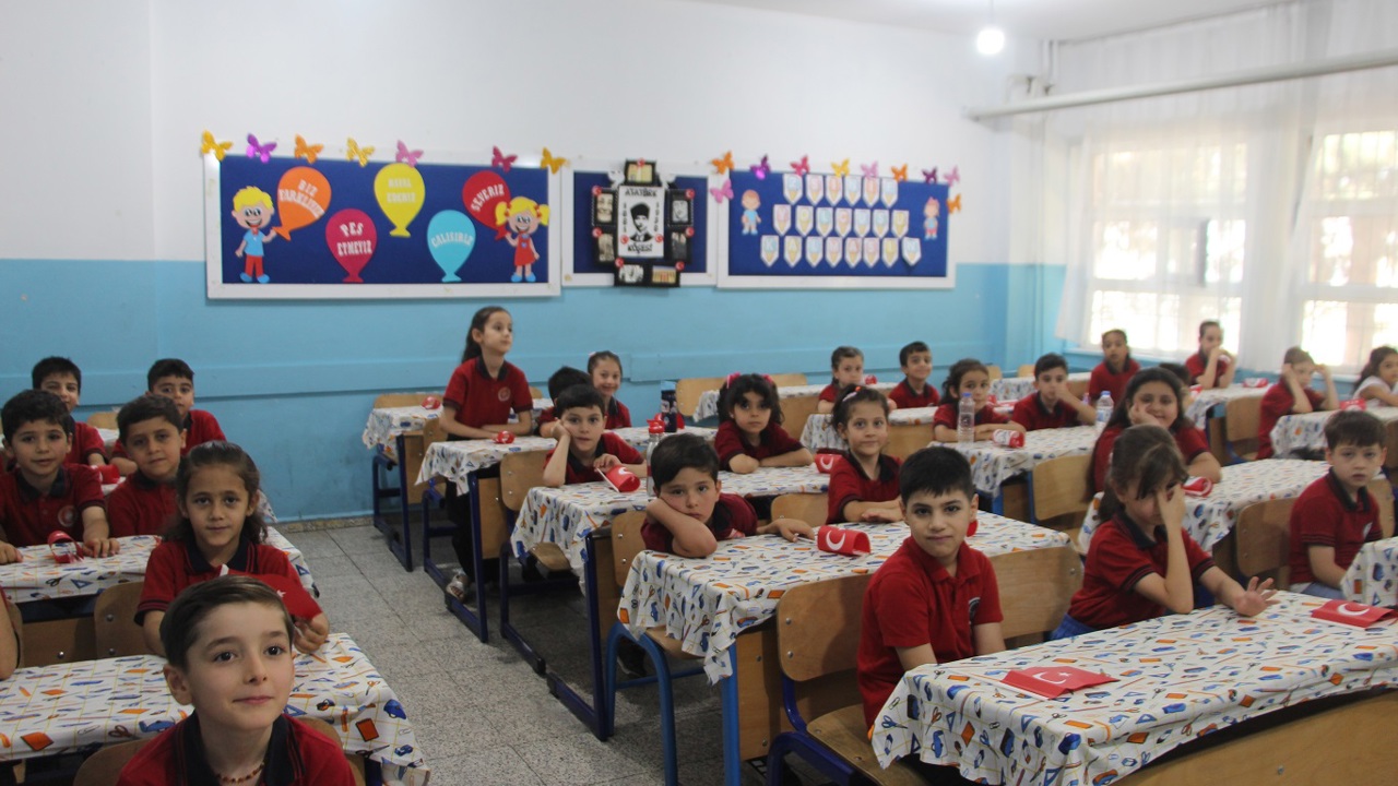 Mardin'de karne sevinci yaşayan öğrencilerden Gazze duyarlılığı