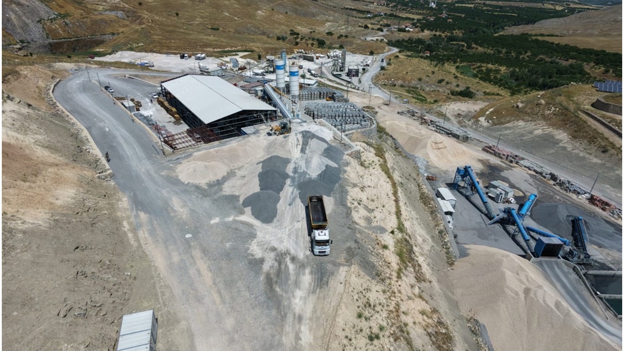 Battalgazi Belediyesi kilit taşı ve bordür tesisi üretime başladı