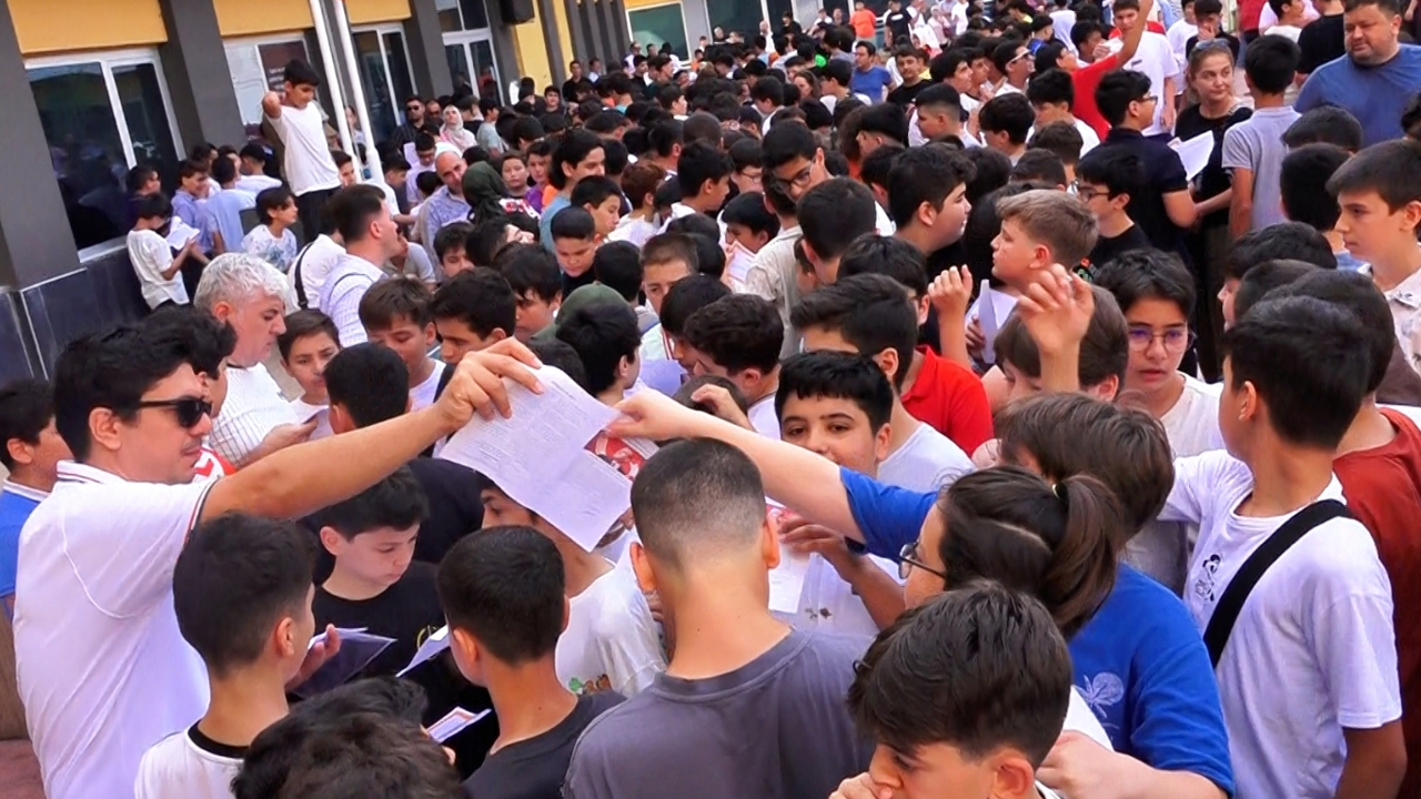 Mersin'de Karne heyecanı: Öğrenciler tatil planlarını ve gelecek hedeflerini anlattı