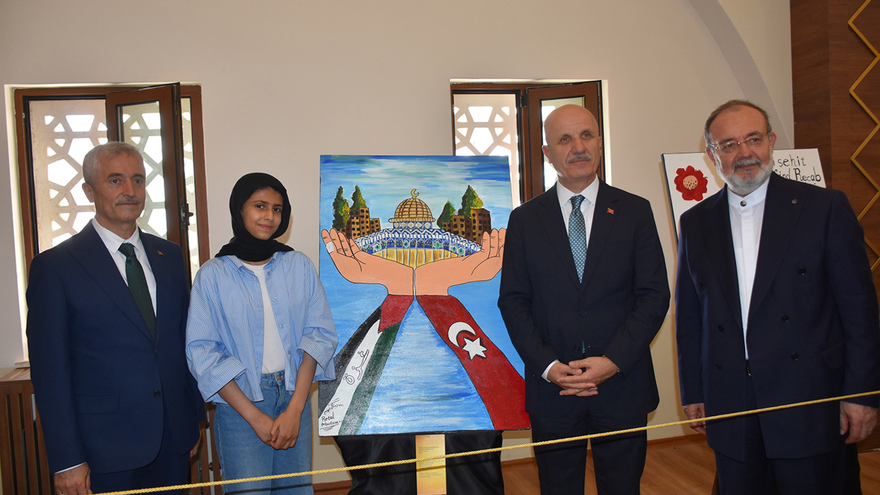 Gazze'deki çocukların umut ve acıları resimlere yansıdı