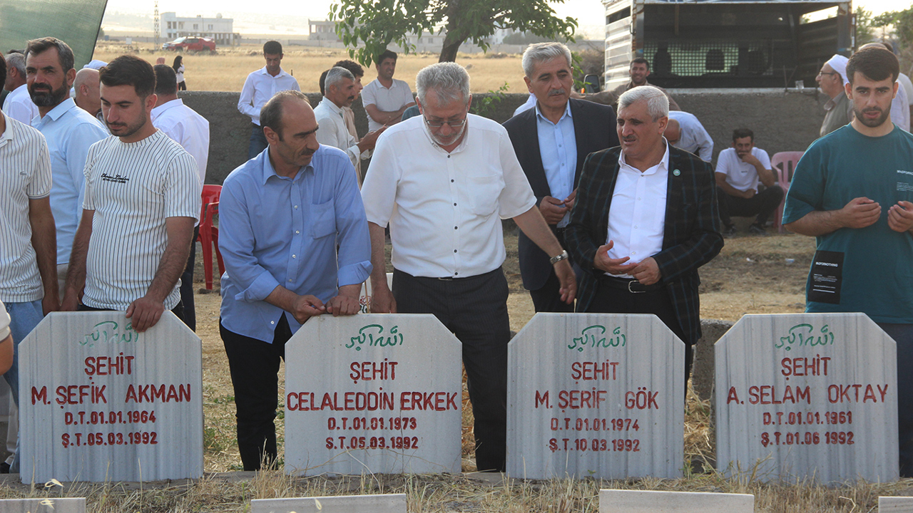 Tepeköy şehitleri kabirleri başında rahmet ile anıldı