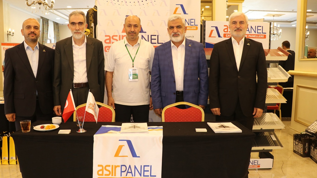 HAKSİAD Genel Başkanı Turgut, sektör temsilcilerinin tanıtım stantlarını ziyaret etti