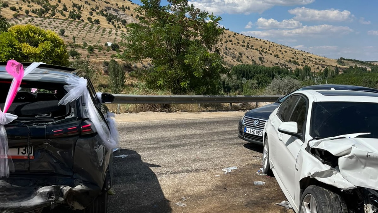 Düğün Konvoyunda Zincirleme Kaza: 4 Yaralı
