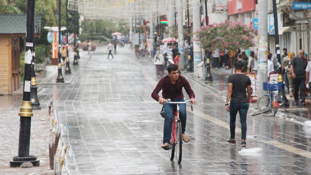 Meteoroloji'den kuvvetli rüzgâr ve yerel sağanak uyarısı