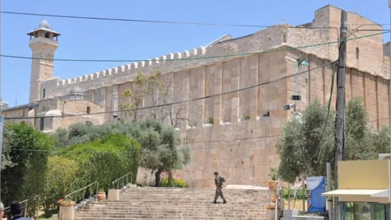 Siyonistler, İbrahim Camii'nde ezan okunmasını engellemeye devam ediyor