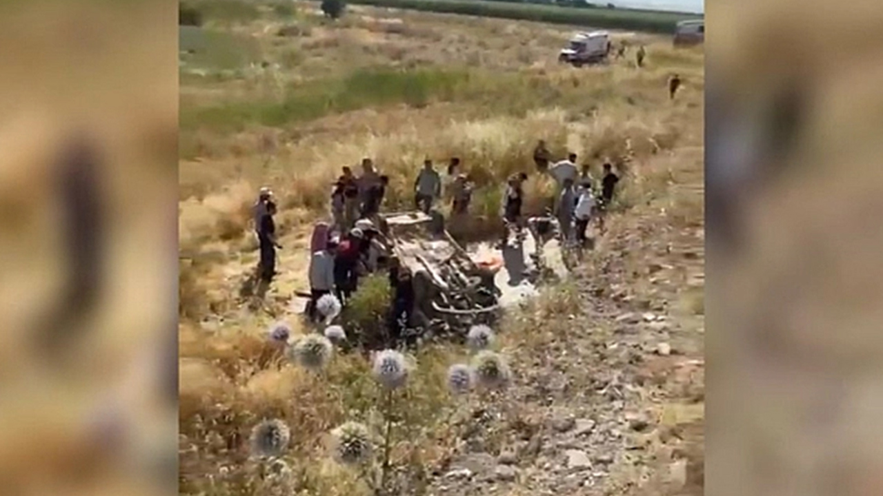 Şanlıurfa'da otomobil şarampole yuvarlandı: 1 ölü, 4 yaralı