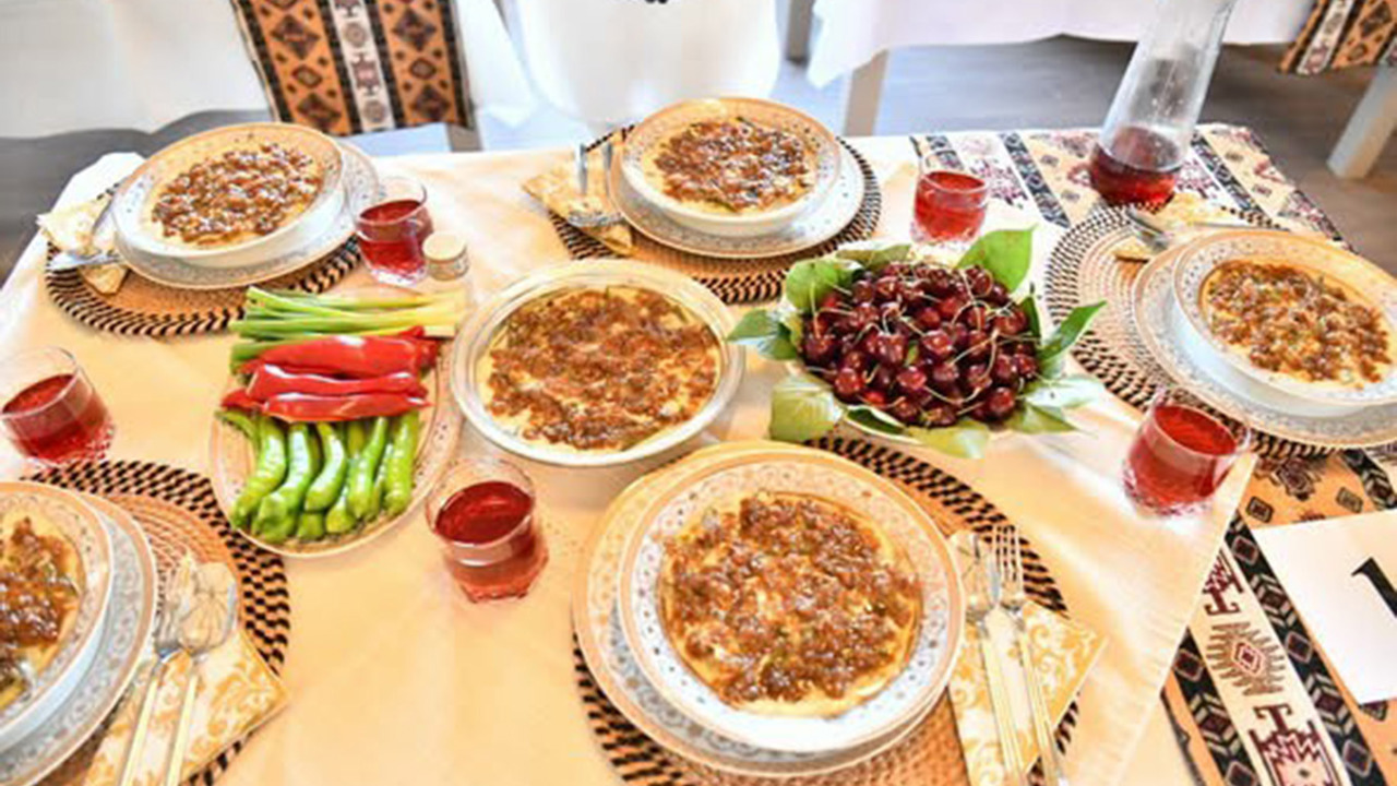 Malatya'da kiraz yaprağı sarması yarışı