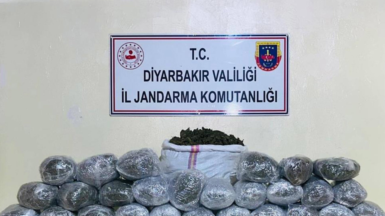 Diyarbakır'da yaklaşık 55 kilo esrar ve metamfetamin ele geçirildi