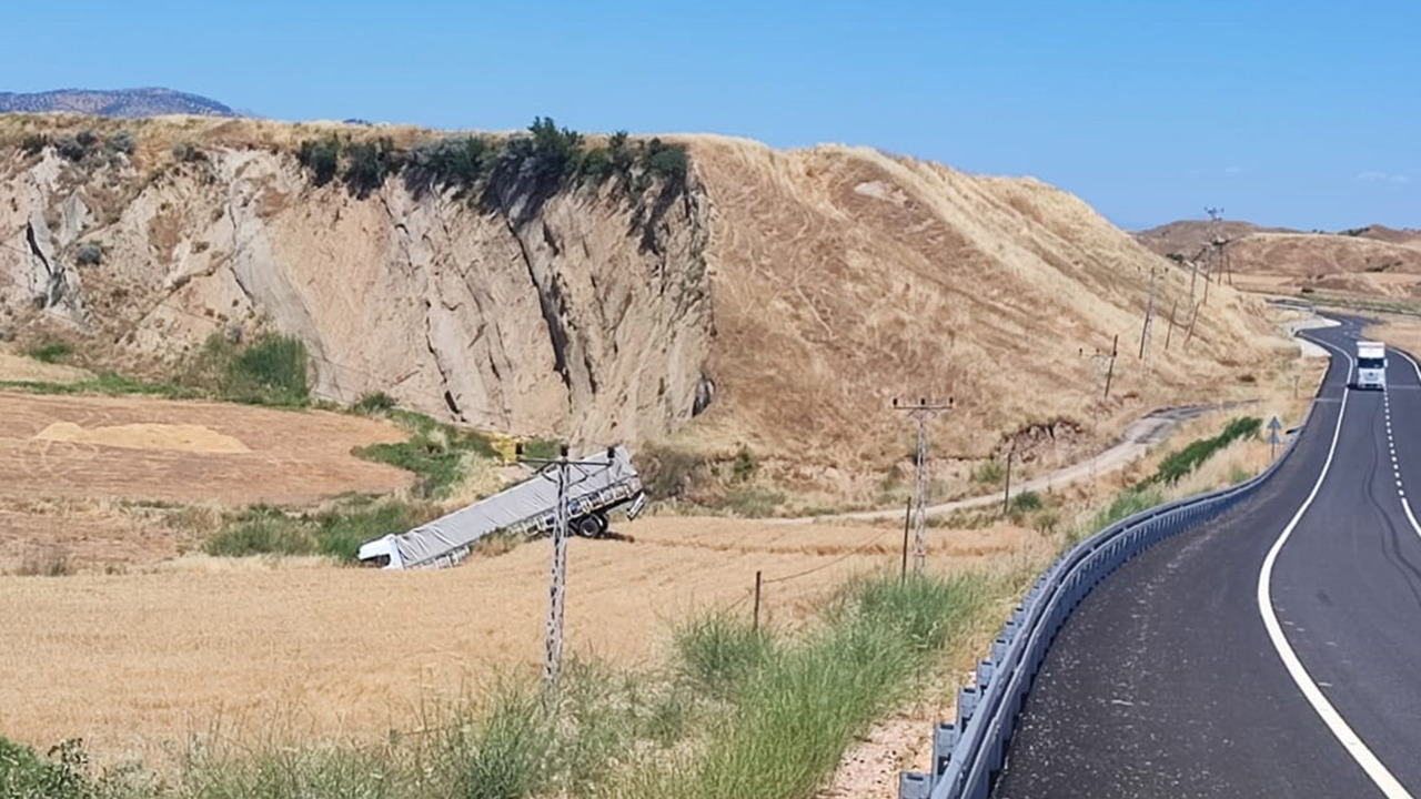 Batman'da tır sulama kanalına uçtu: 2 yaralı