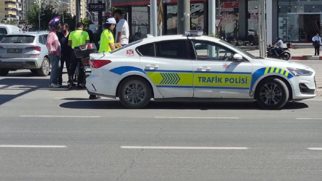 Kaza, Yeşilyurt İlçesi çevreyolu üzeri Hava Lojmanları Kavşağı'nda meydana g