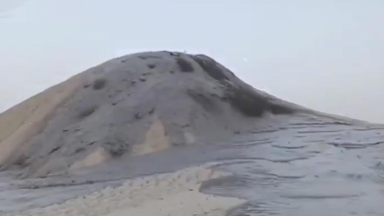 İran'da çamur volkanı faaliyete geçti: Lav yerine çamur fışkırdı