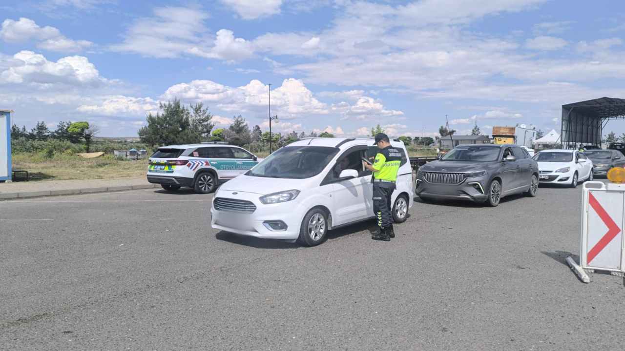 Gaziantep'te yol kontrol uygulaması: 74 aranan şahıs yakalandı