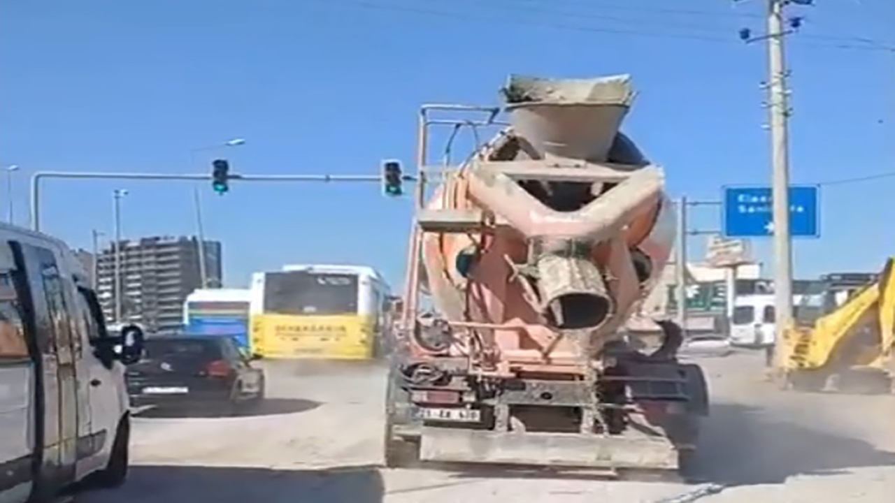 Diyarbakır'da beton mikseri seyir halindeyken yola çimento döktü