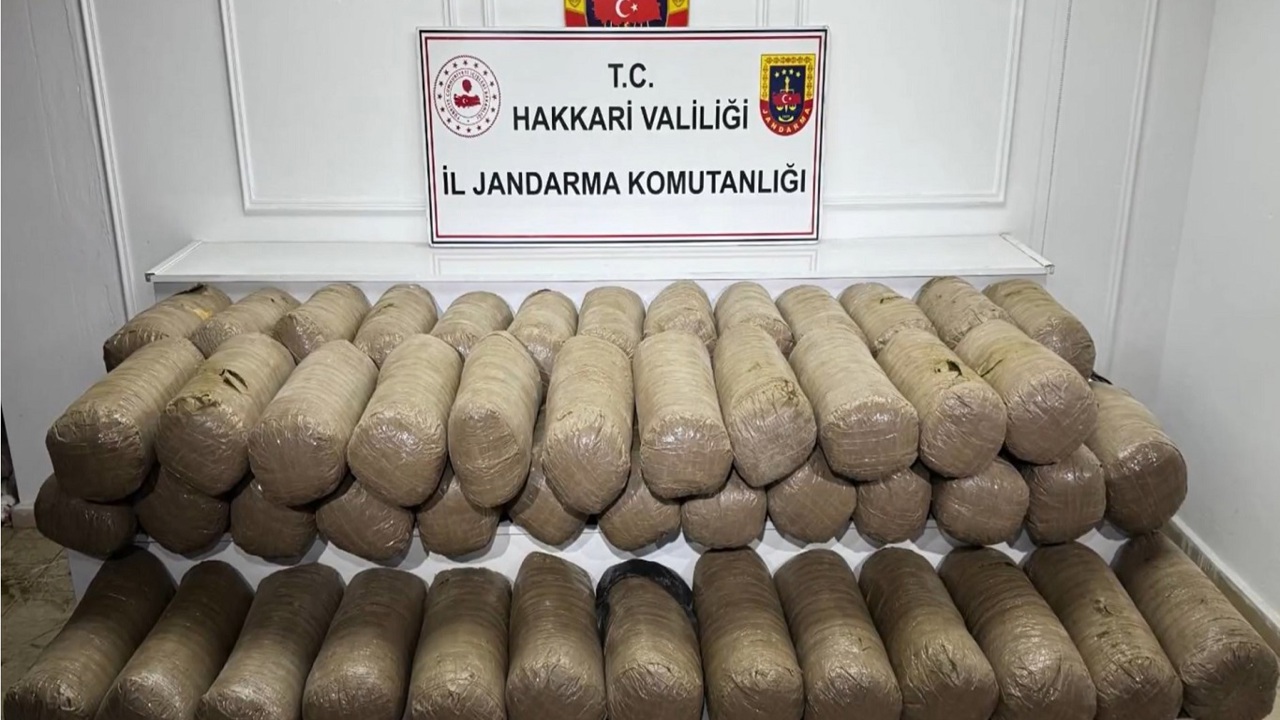 Hakkari'de uyuşturucu operasyonu: 503 kilogram esrar ele geçirildi