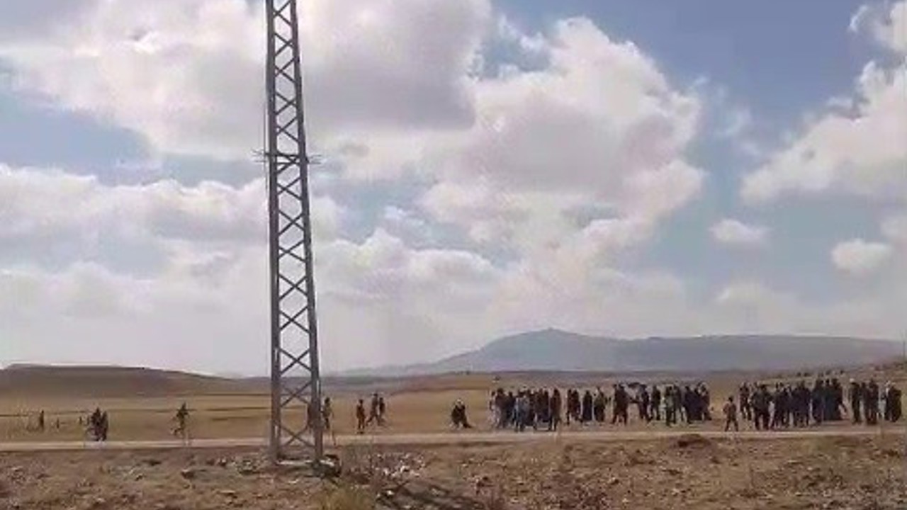 Tekman’da cenaze sırasında iki aile birbirine girdi
