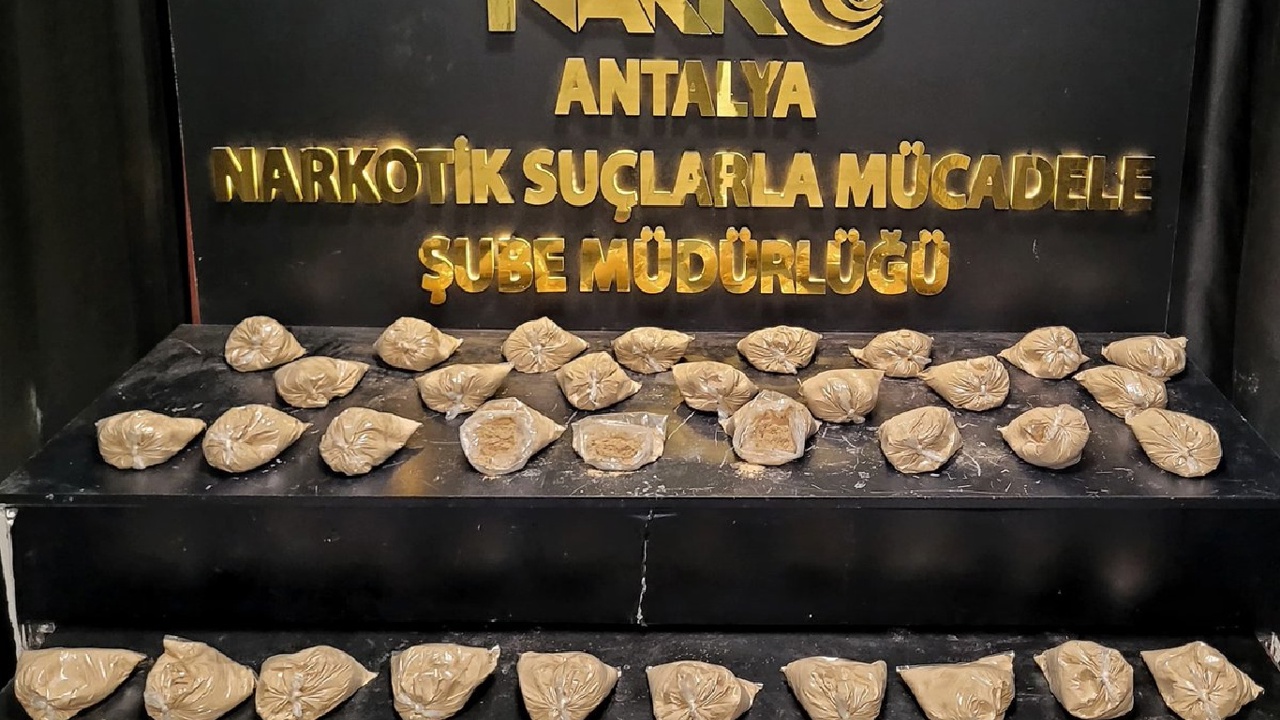 Antalya'da 16 kilogram eroin ele geçirildi