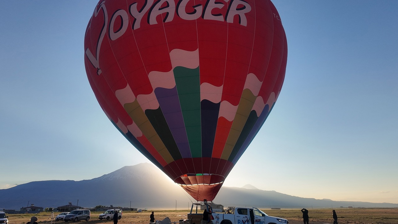 Doğubayazıt semaları sıcak hava balonuyla renklendi