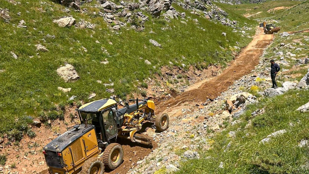Kozluk'ta 10 kilometrelik mezra yolu yeniden ulaşıma açıldı
