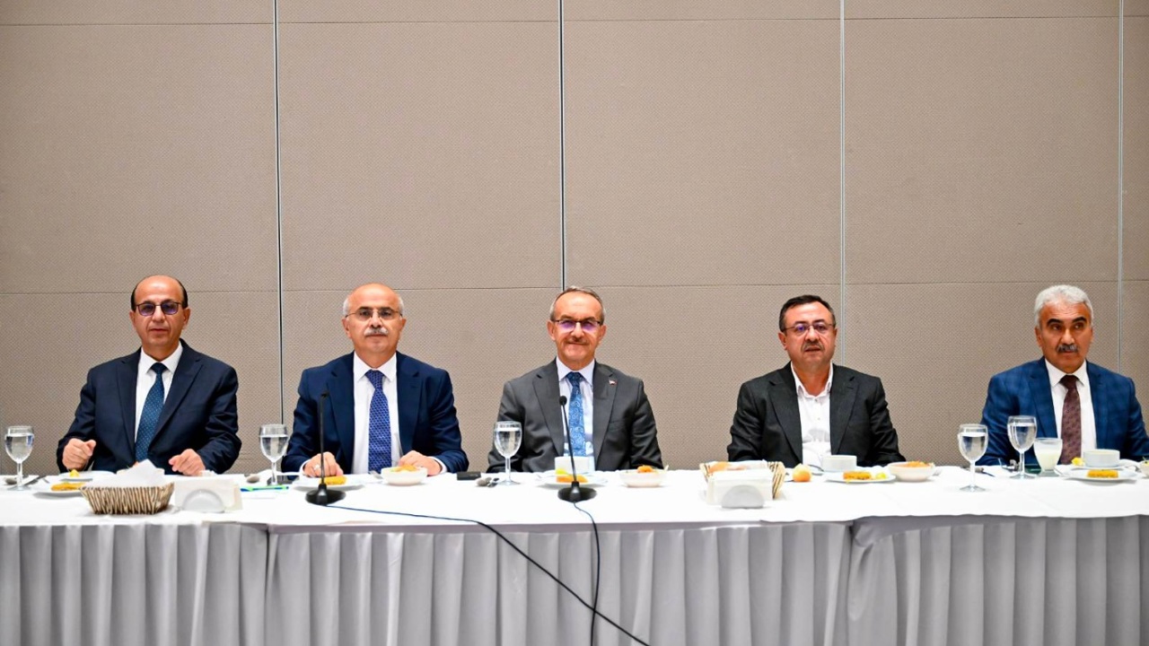 Malatya'da iş dünyasıyla ekonomik kalkınma toplantısı