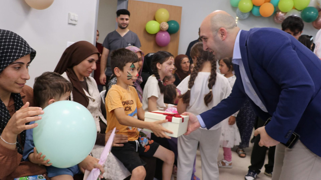 Ceylanpınar'da hastanede tedavi gören çocuklara moral ziyareti