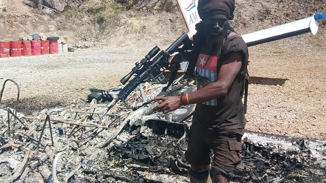 Endonezya, Papua'da isyancılar tarafından öldürülen ABD'li pilotun cesedini buldu