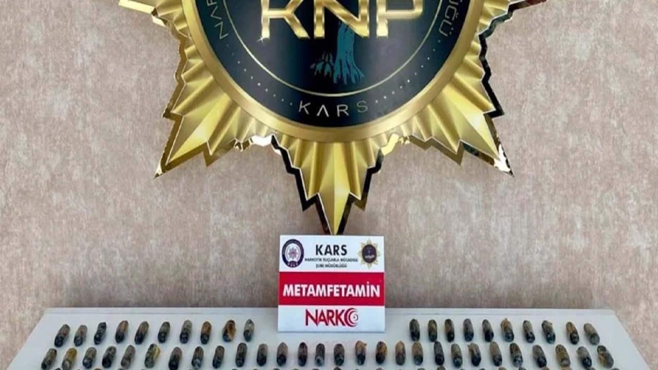 Kars'ta yolcunun midesinden 571 gram metamfetamin çıktı
