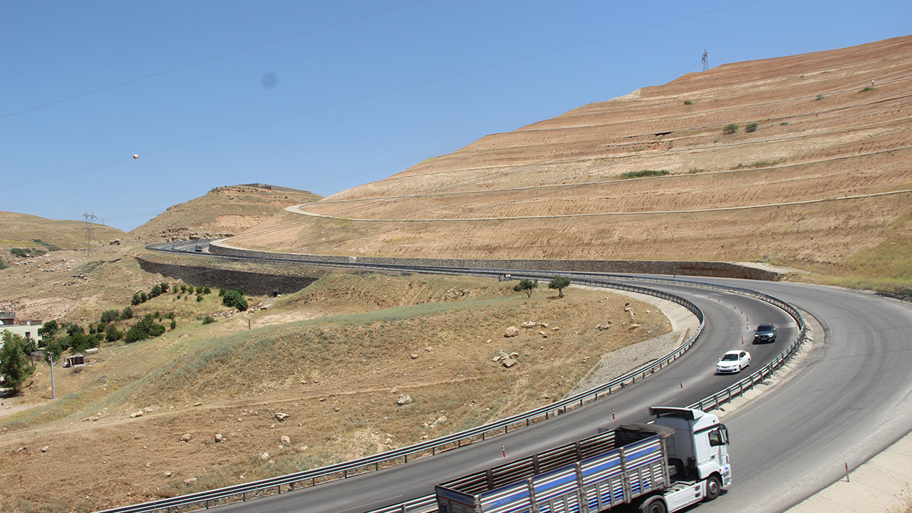 Şırnak’ta ölüm yolundaki virajlarda kazaların önlenmesi için akademisyenlerden önemli uyarılar