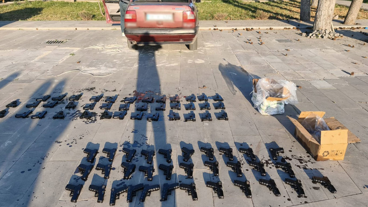 Konya'da kaçak silah operasyonu: 70 tabanca ele geçirildi