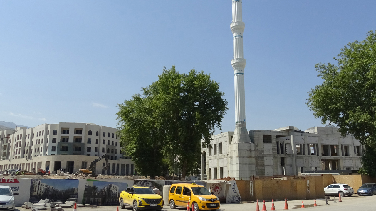 Söğütlü Camii için "kot" uyarısı: Camimiz çukurda kalıyor!