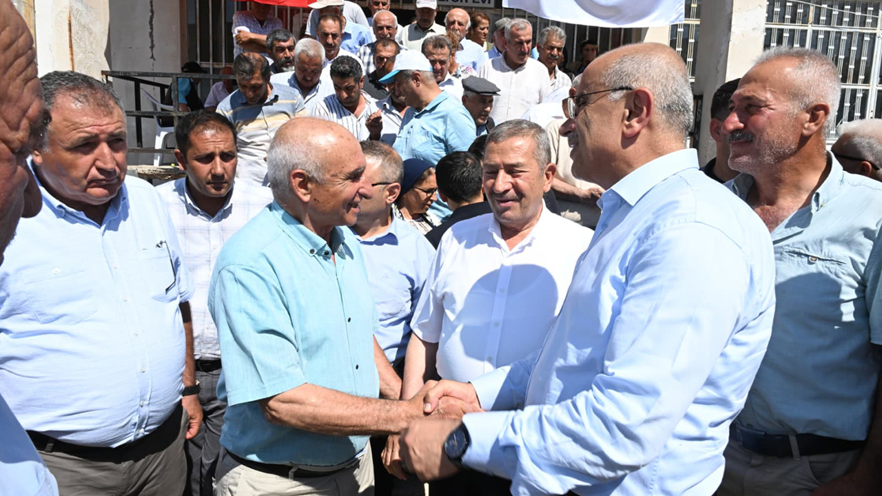 Büyükşehir Belediye Başkanı Er: İlçelerde birinci önceliğimiz grup yollarını sağlıklı hale getirmek