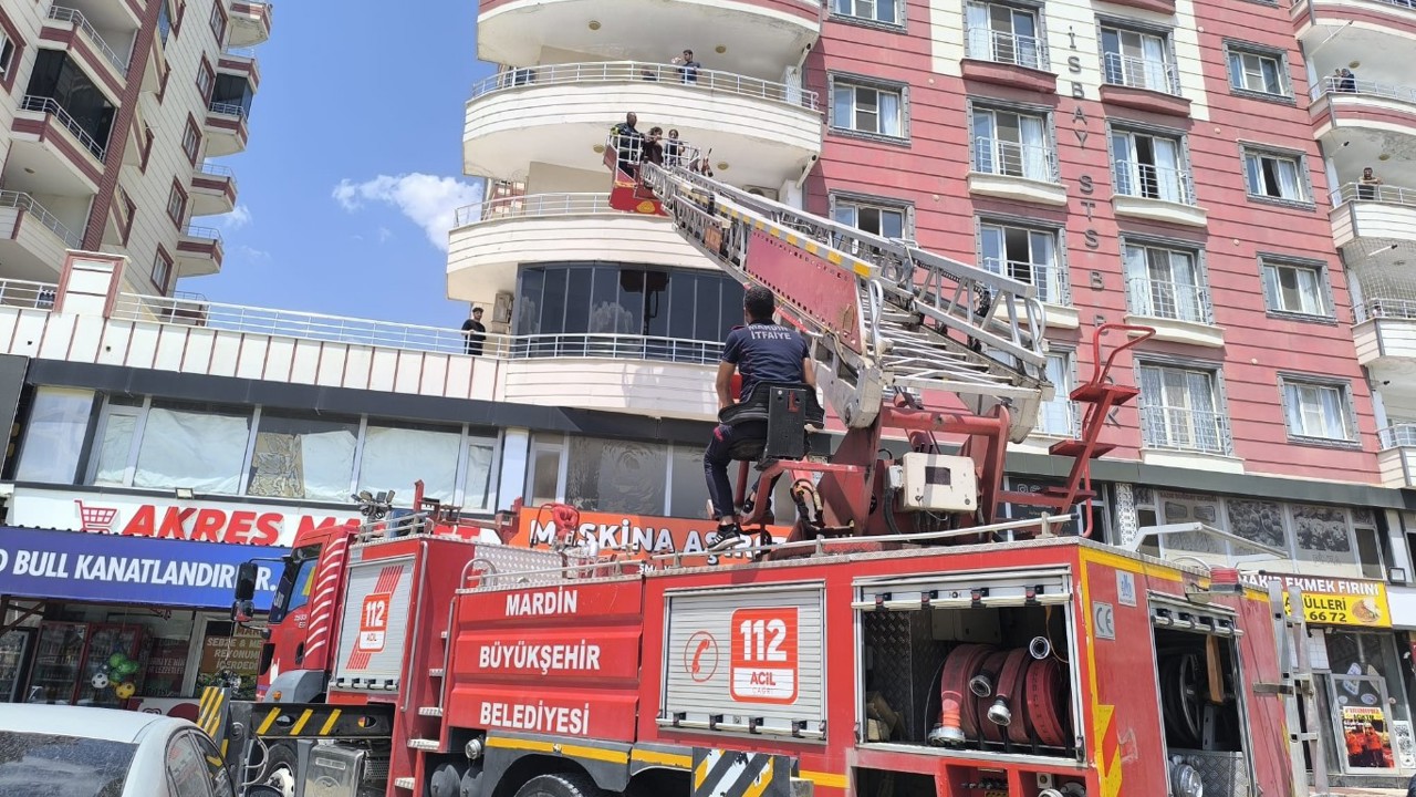 Mardin’de binada çıkan yangında 3’ü çocuk 7 kişi dumandan etkilendi 