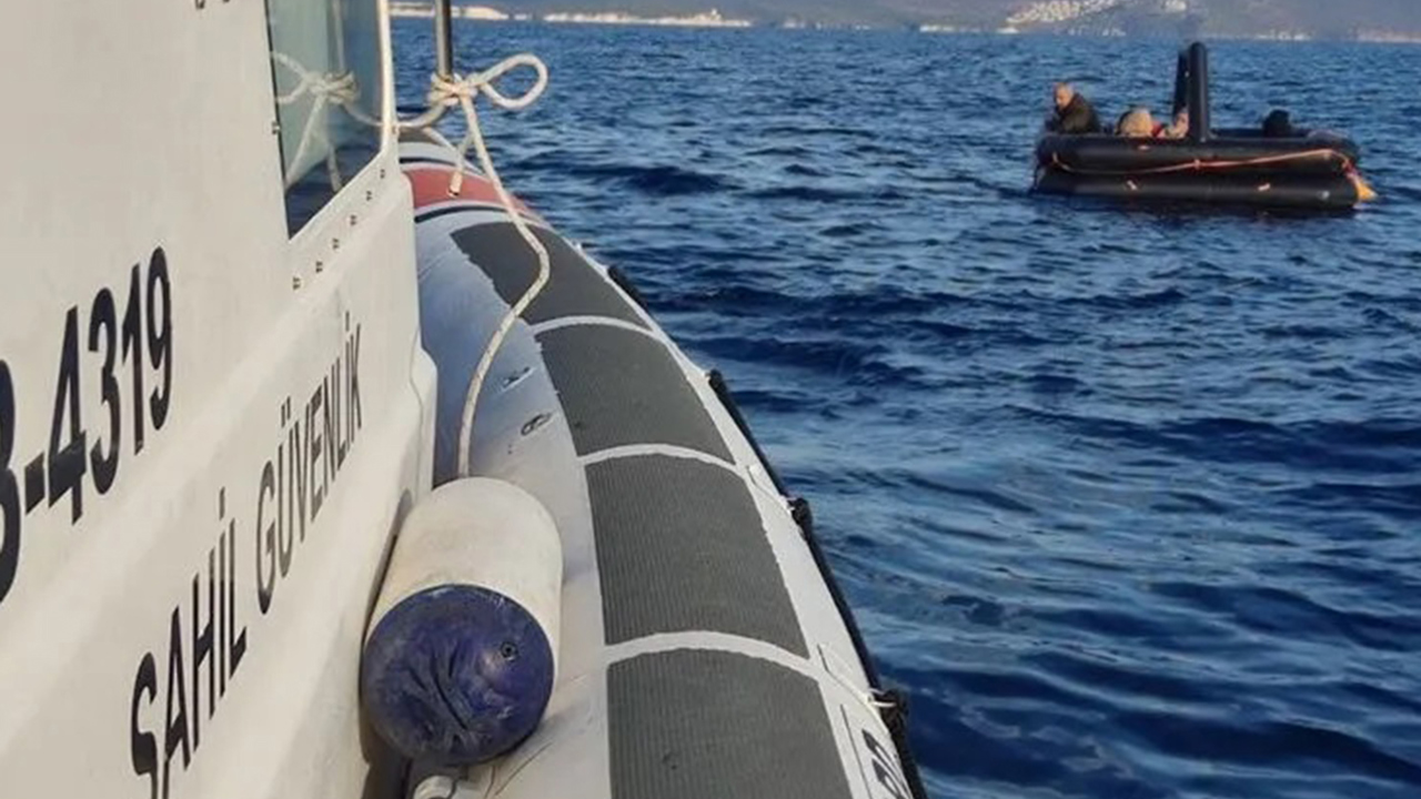 Yunanistan unsurlarınca geri itilen düzensiz göçmenler kurtarıldı