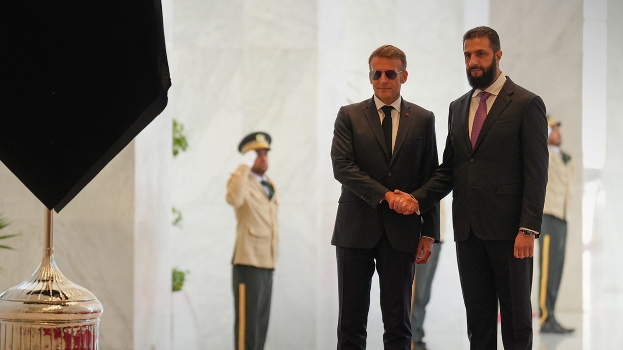Elysee Sarayı, Macron'un Şam'daki patlamalarda yaralanmadığını açıkladı