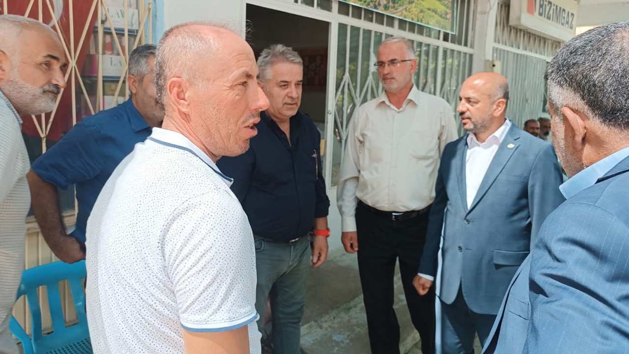 HÜDA PAR Genel Başkan Yardımcısı Şahin Palu'da vatandaş ve esnafın sorunlarını dinledi