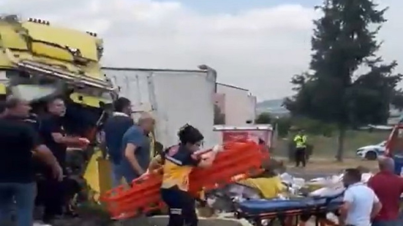 Mersin-Adana kara yolunda iki tır çarpıştı: Bir ölü, 2 ağır yaralı