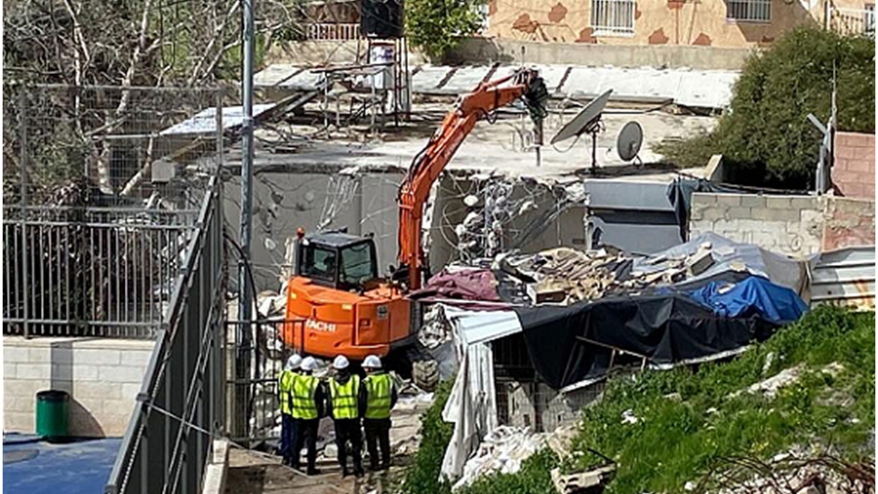 İşgal rejimi Filistinlilerin evlerini yıkıyor