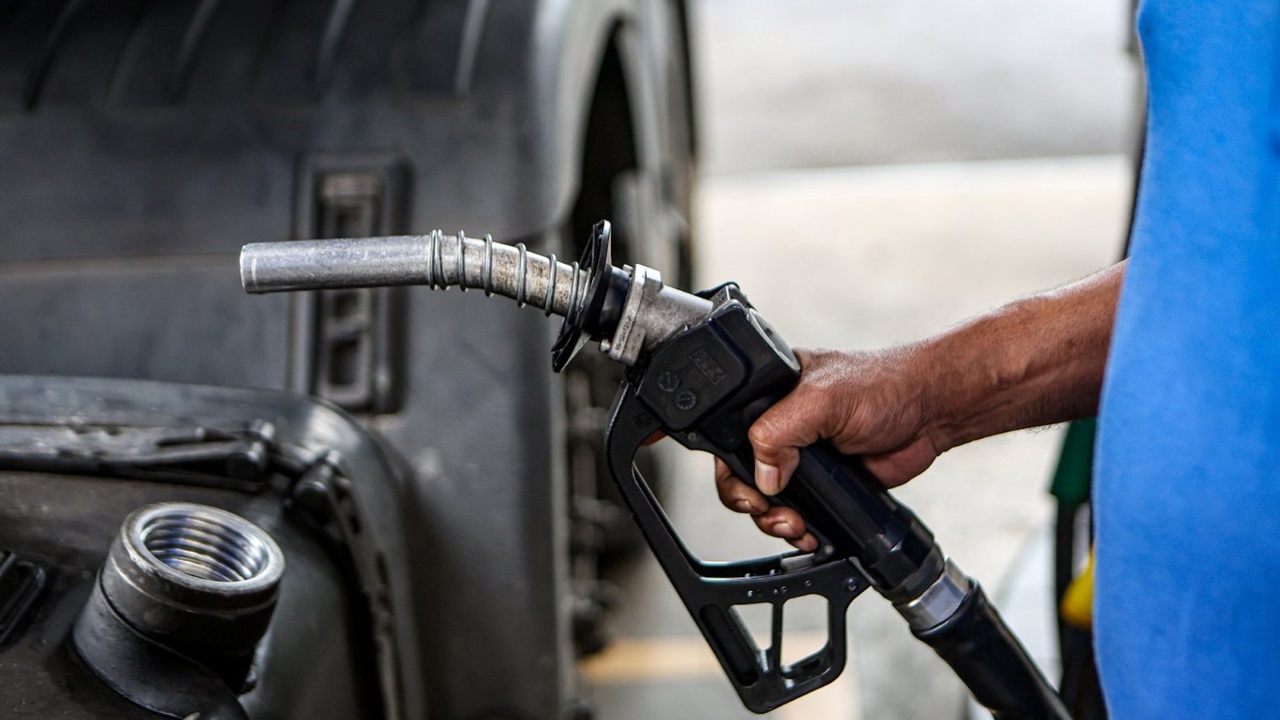 Hürmüz Boğazı'ndaki gerilim petrol fiyatını yükseltti