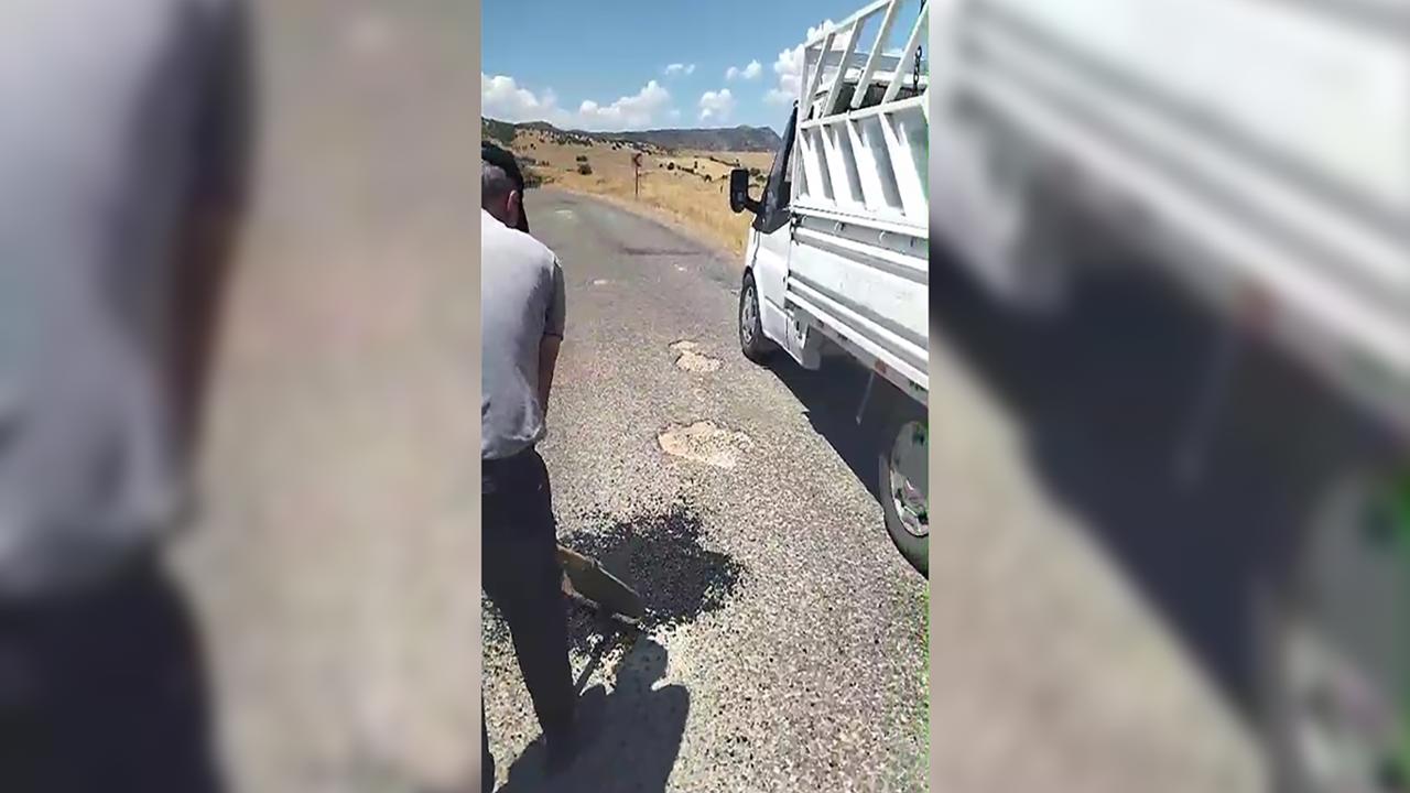 Belediye yapmayınca mahalleli asfaltı parayla alıp yolu onardı